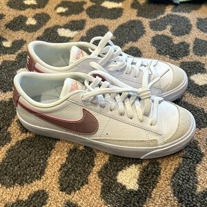 Nike Low Blazer 77 pink glaze